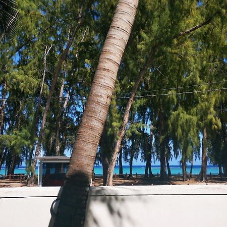 Oceanside Licenced Tourist Residence Flic en Flac Exterior photo