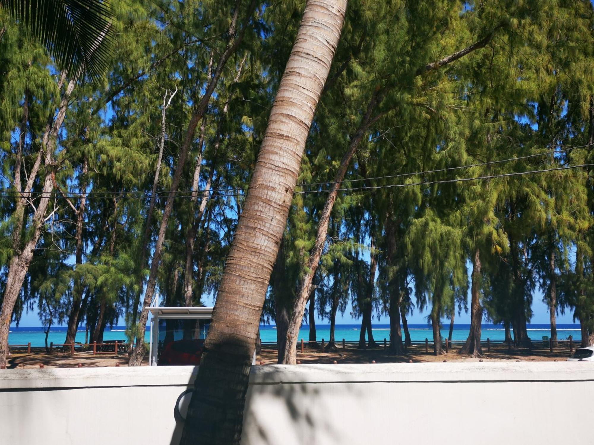 Oceanside Licenced Tourist Residence Flic en Flac Exterior photo